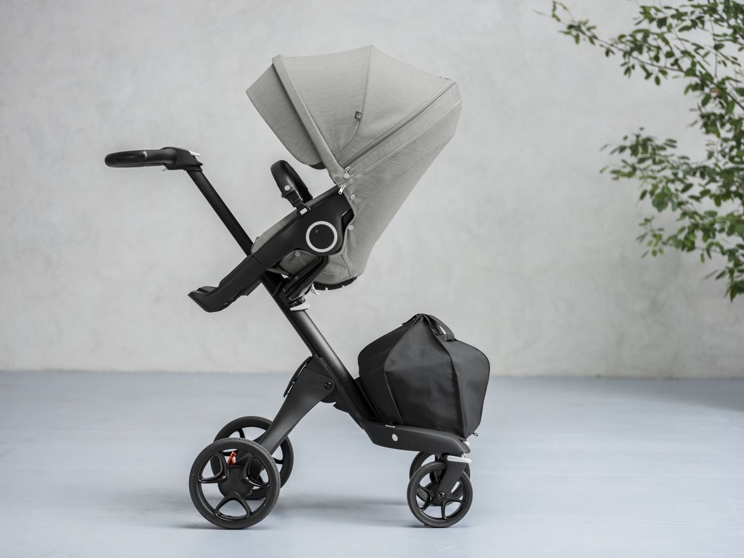 Stokke Xplory V6 Black Chassis Stroller Seat Out Of Box Swaddles Baby